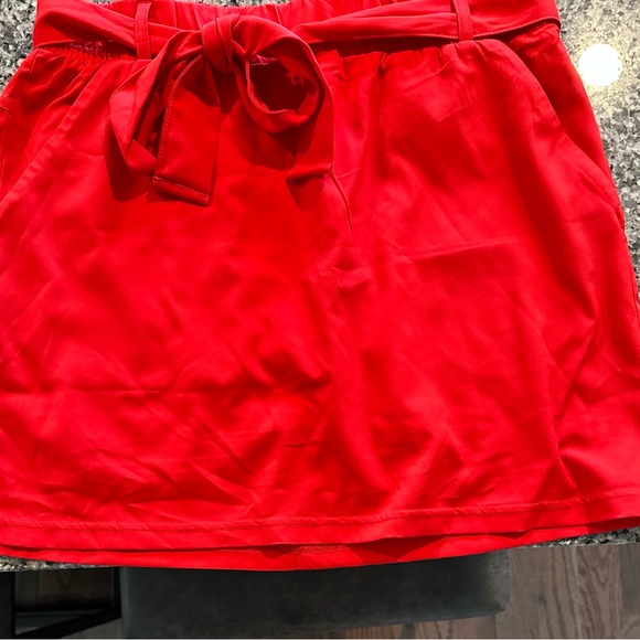 St. John’s Bay Skort Women’s Size Med. Red Polyester Belt Mid Rise Stretch NWT - Picture 2 of 9